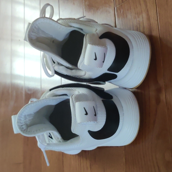 Trendy Nike girls sneakers - Picture 6 of 13